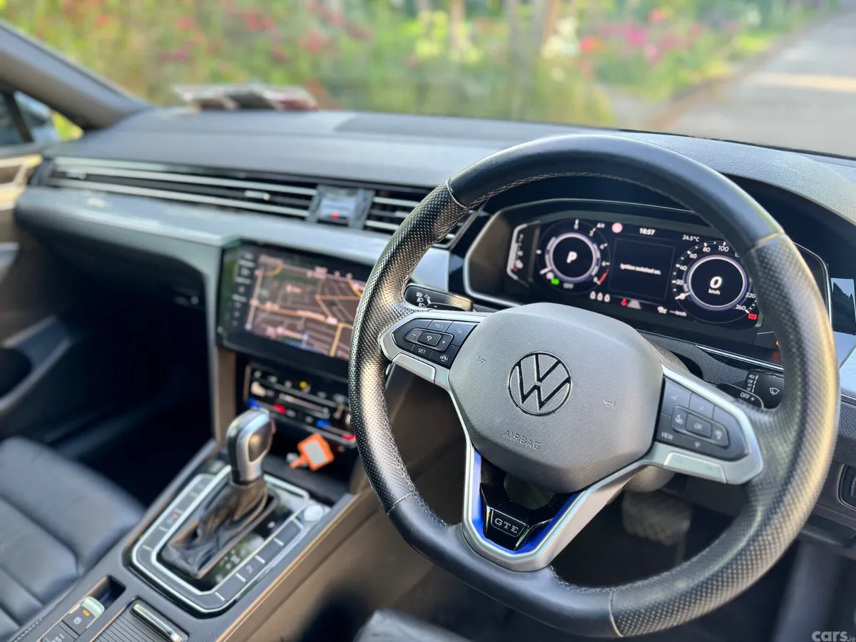 Volkswagen Passat Estate, Petrol Plug-in Hybrid, 2022, Black