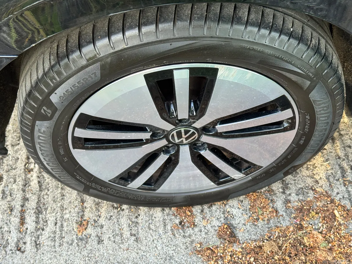 Volkswagen Passat Estate, Petrol Plug-in Hybrid, 2022, Black
