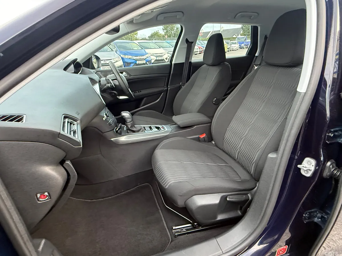 Peugeot 308 Estate, Petrol, 2015, Blue