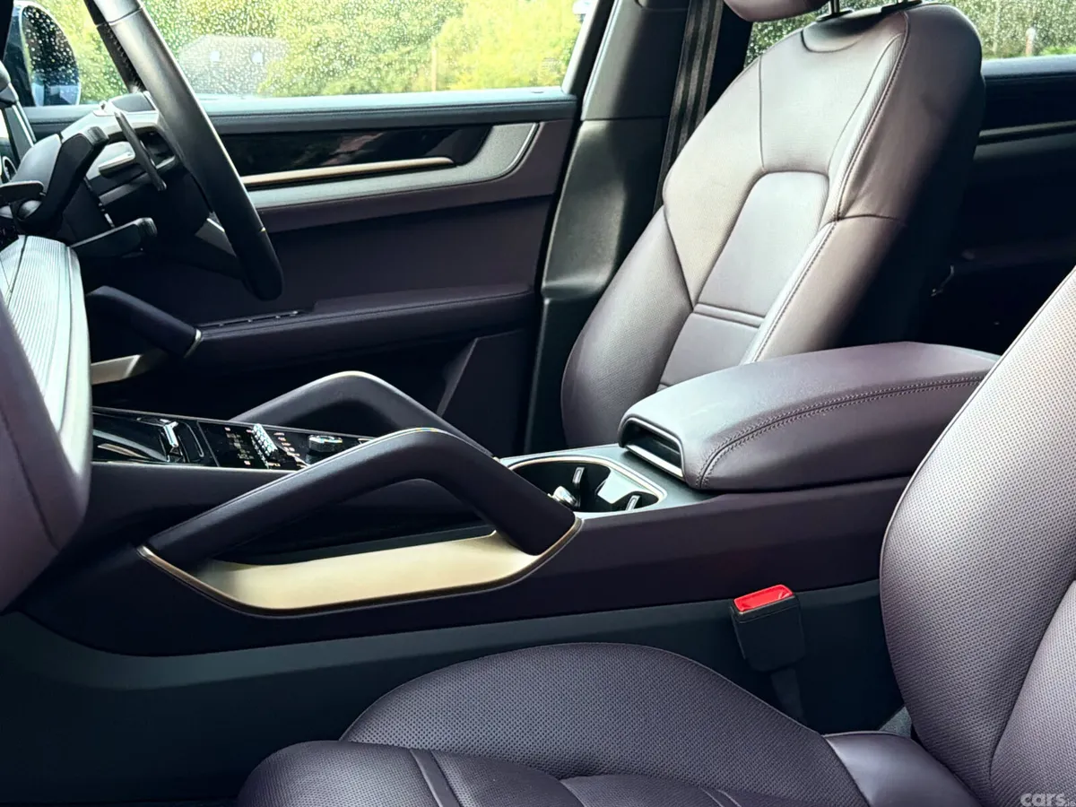 Porsche Cayenne SUV, Petrol Plug-in Hybrid, 2024, Blue