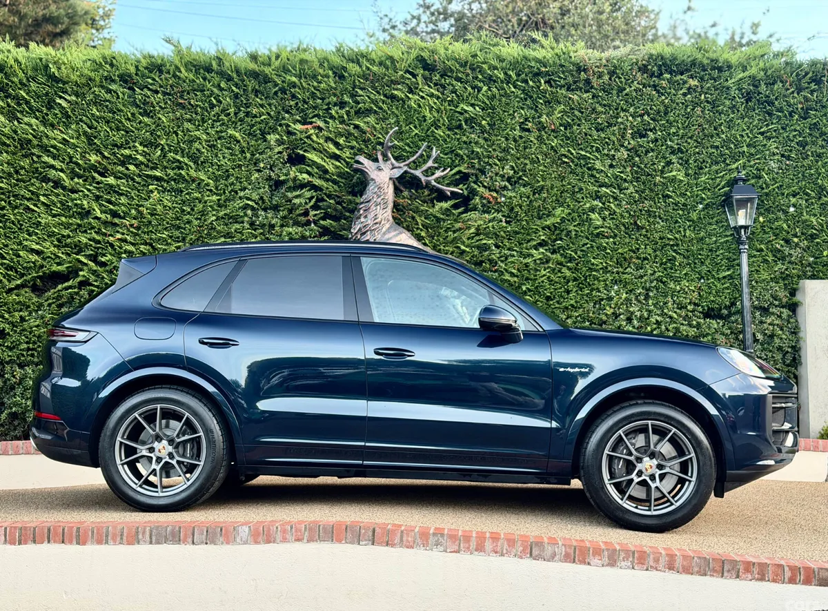 Porsche Cayenne SUV, Petrol Plug-in Hybrid, 2024, Blue