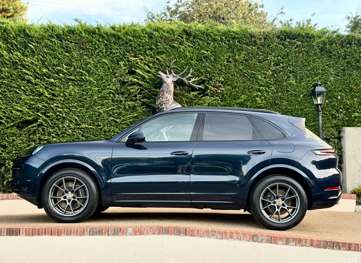 Porsche Cayenne SUV, Petrol Plug-in Hybrid, 2024, Blue