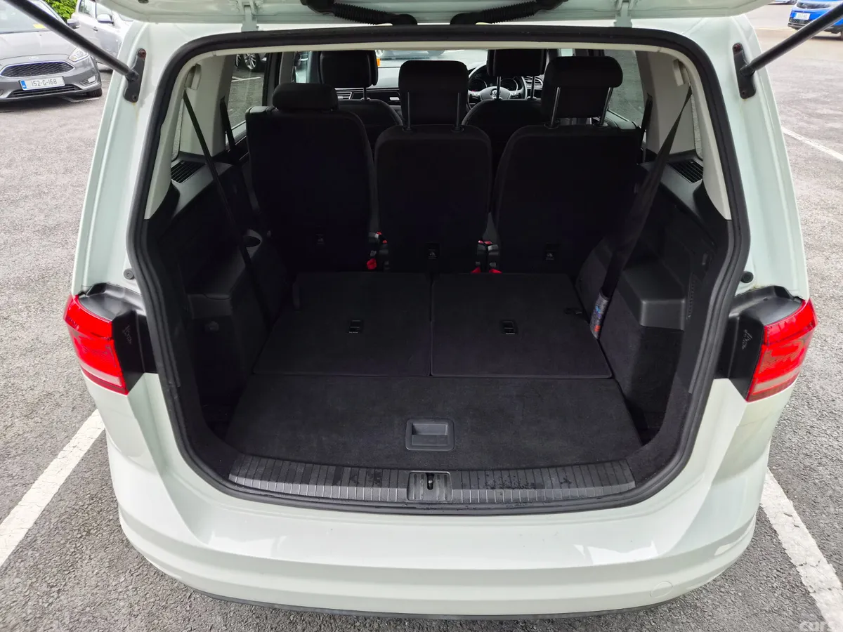 Volkswagen Touran MPV, Petrol, 2016, White