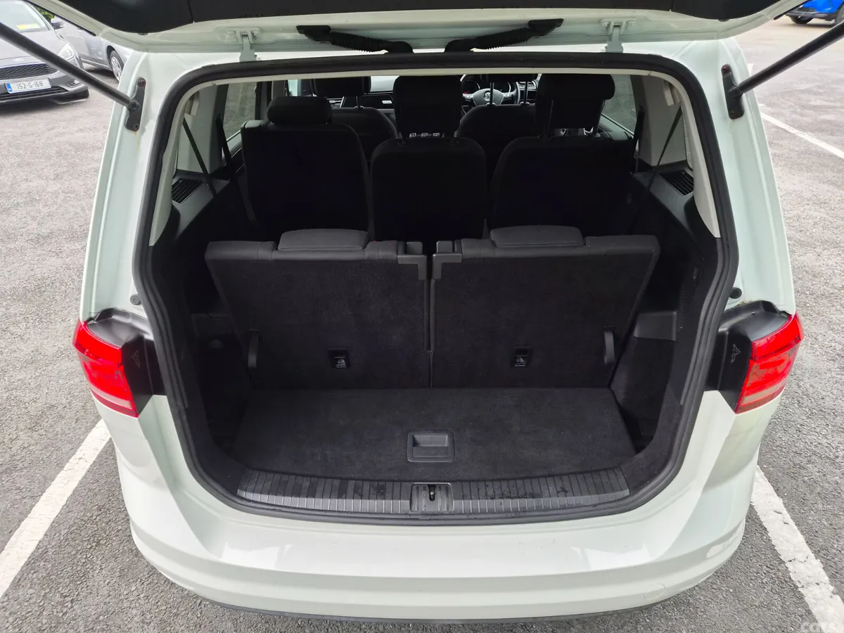 Volkswagen Touran MPV, Petrol, 2016, White