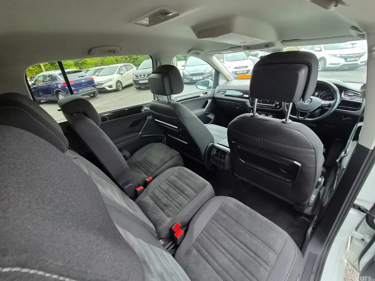 Volkswagen Touran MPV, Petrol, 2016, White