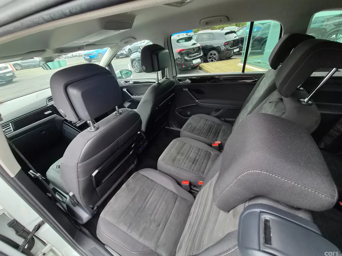 Volkswagen Touran MPV, Petrol, 2016, White