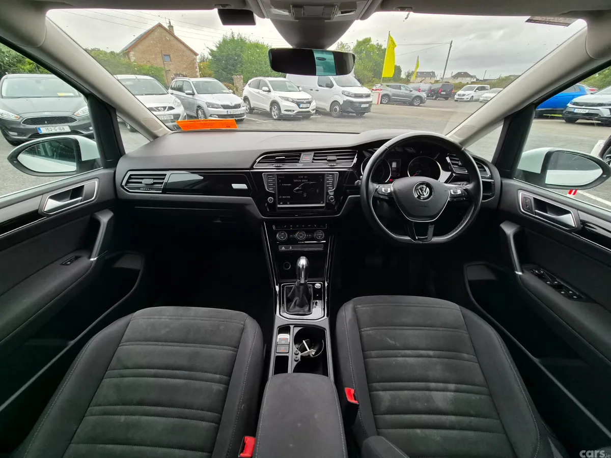 Volkswagen Touran MPV, Petrol, 2016, White