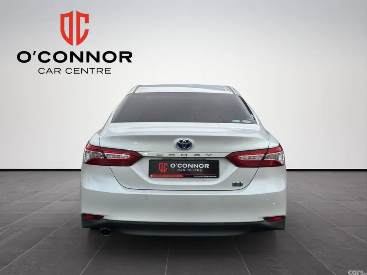 Toyota Camry Saloon, Petrol Hybrid, 2018, White