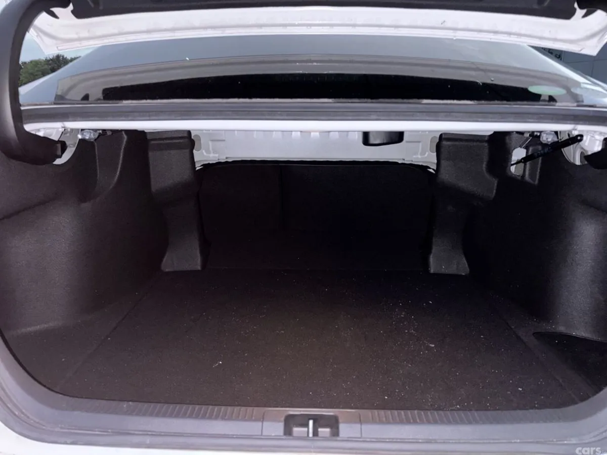Toyota Camry Saloon, Petrol Hybrid, 2018, White
