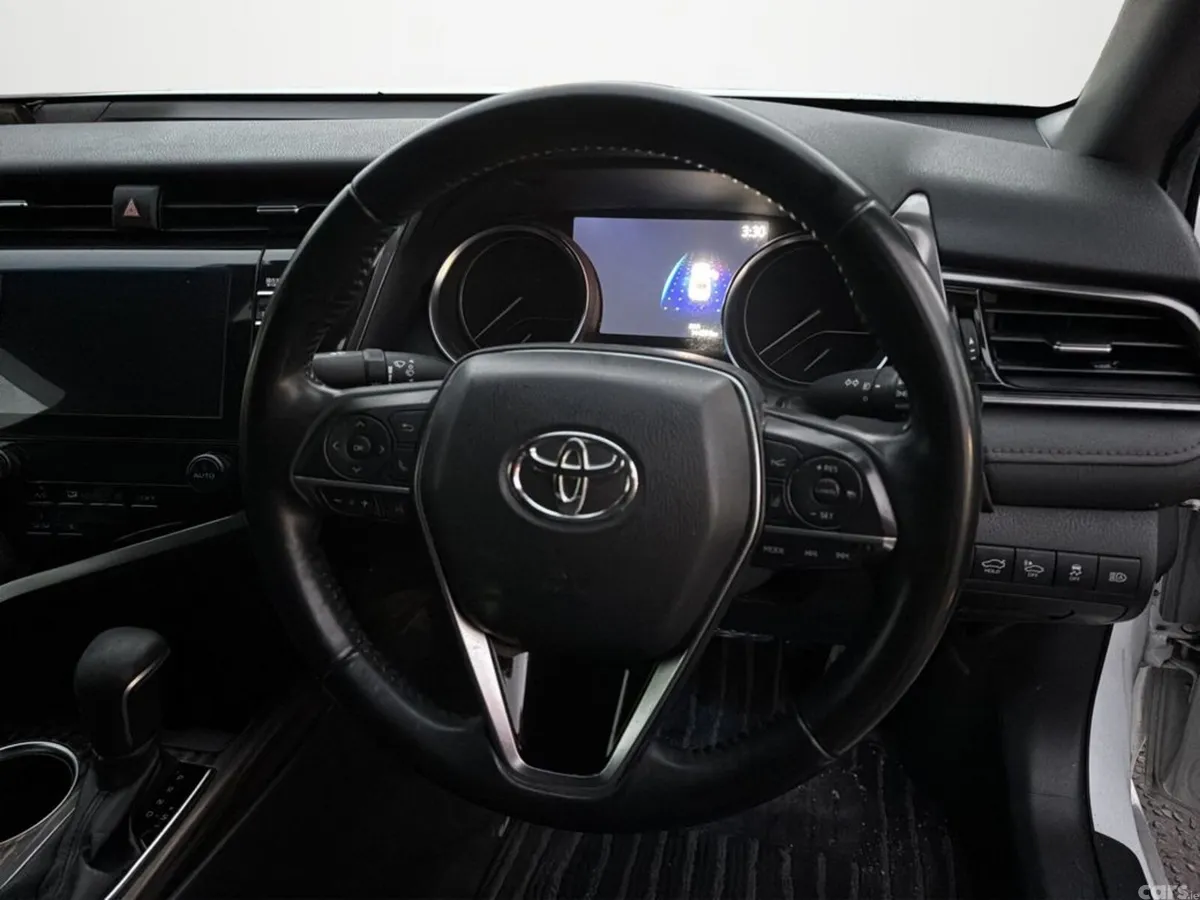 Toyota Camry Saloon, Petrol Hybrid, 2018, White