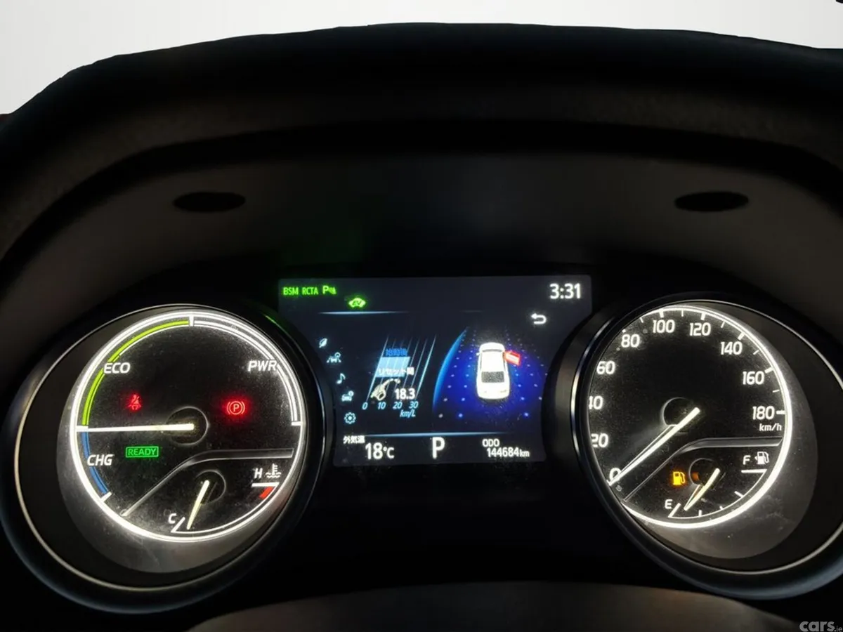 Toyota Camry Saloon, Petrol Hybrid, 2018, White