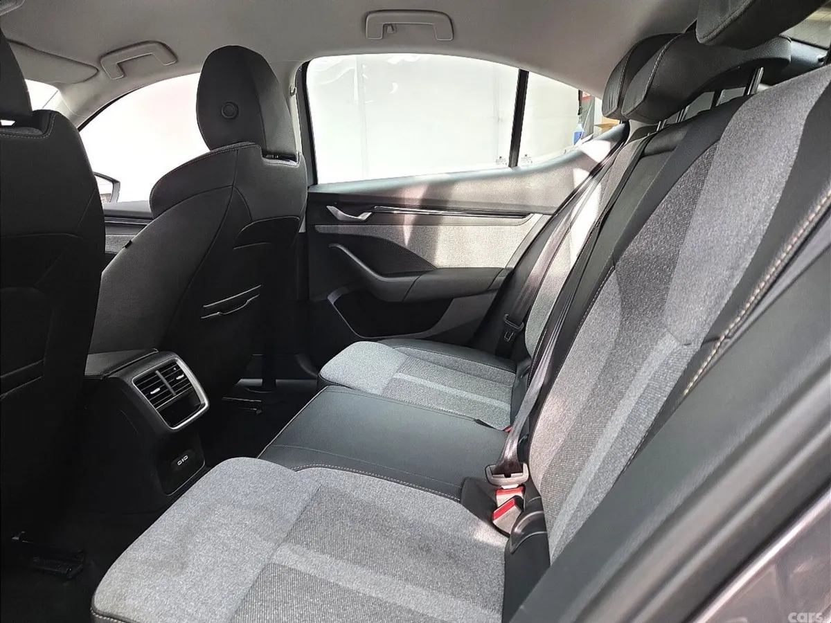 Skoda Octavia Saloon, Petrol, 2025, Grey
