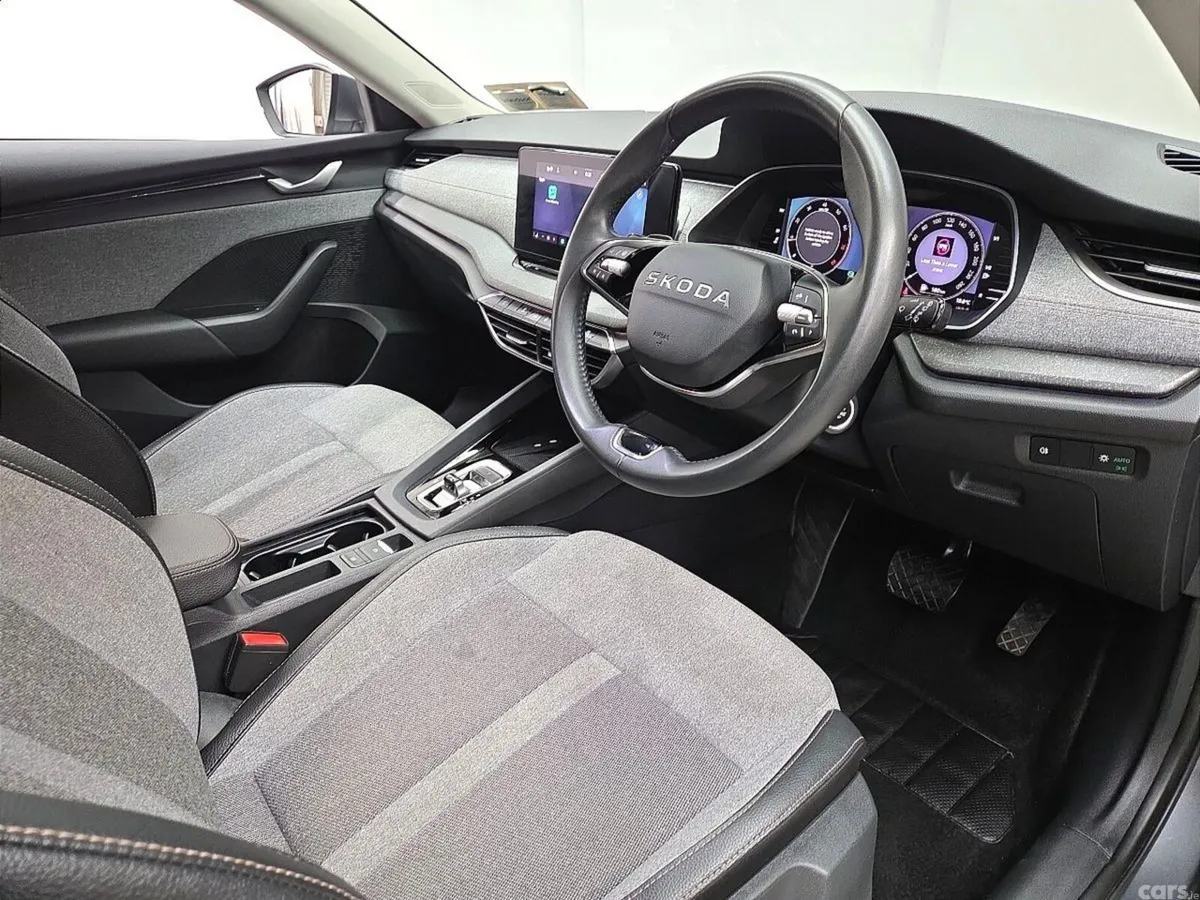 Skoda Octavia Saloon, Petrol, 2025, Grey