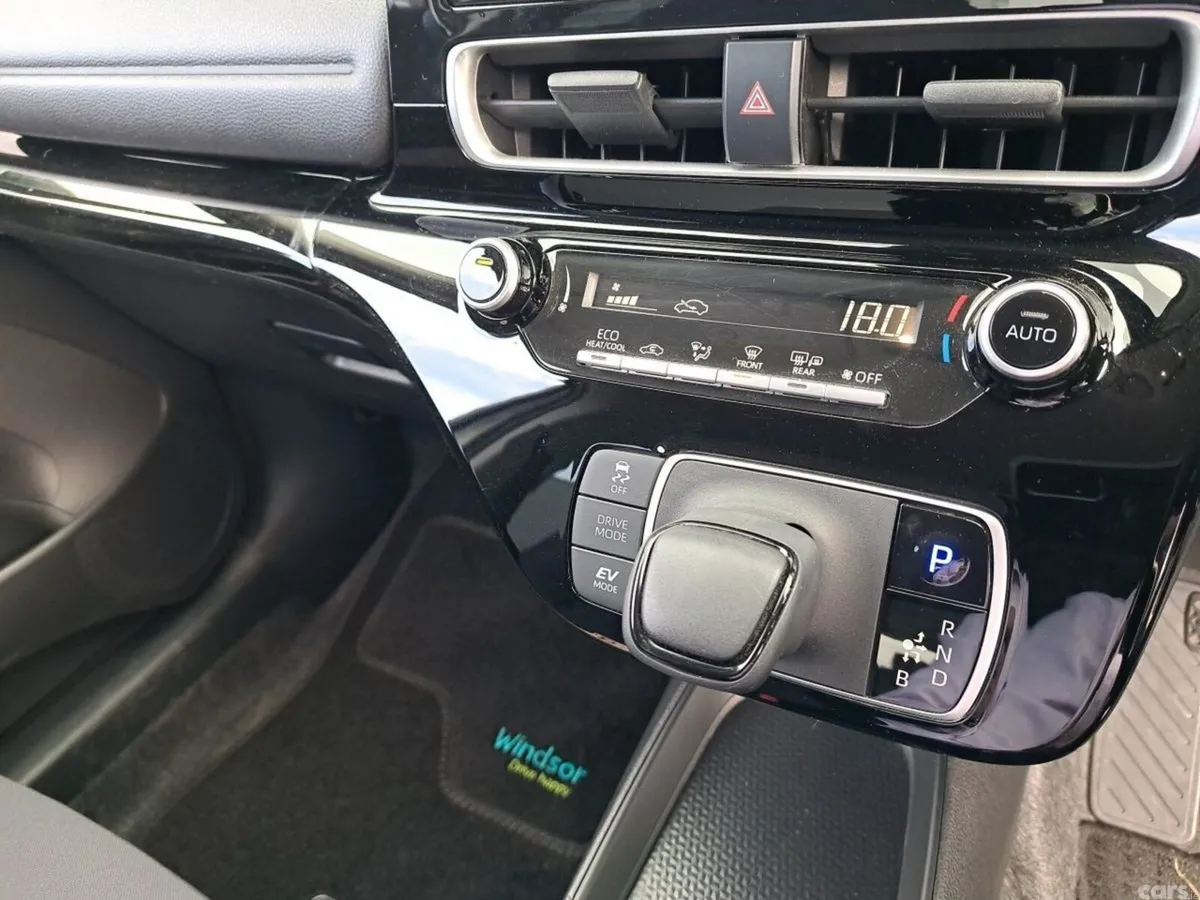 Toyota Aqua Hatchback, Petrol Hybrid, 2024, White