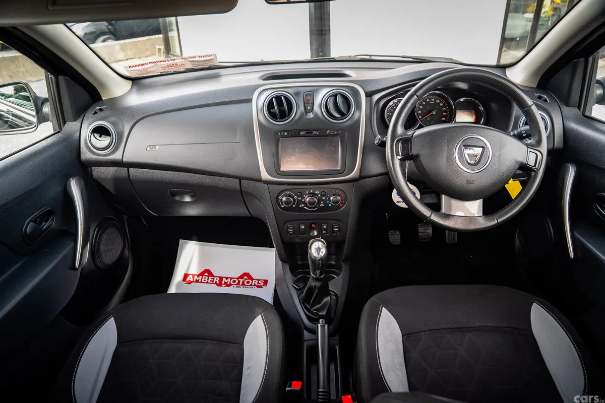 Dacia Sandero Stepway Hatchback, Diesel, 2015, Black
