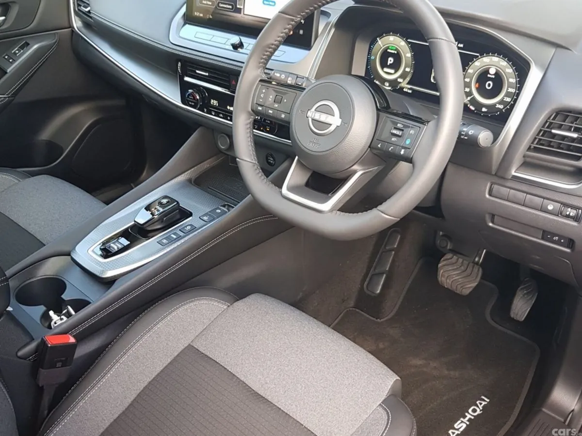 Nissan Qashqai SUV, Petrol Hybrid, 2026, Red