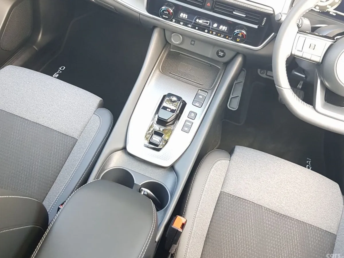 Nissan Qashqai SUV, Petrol Hybrid, 2026, Red