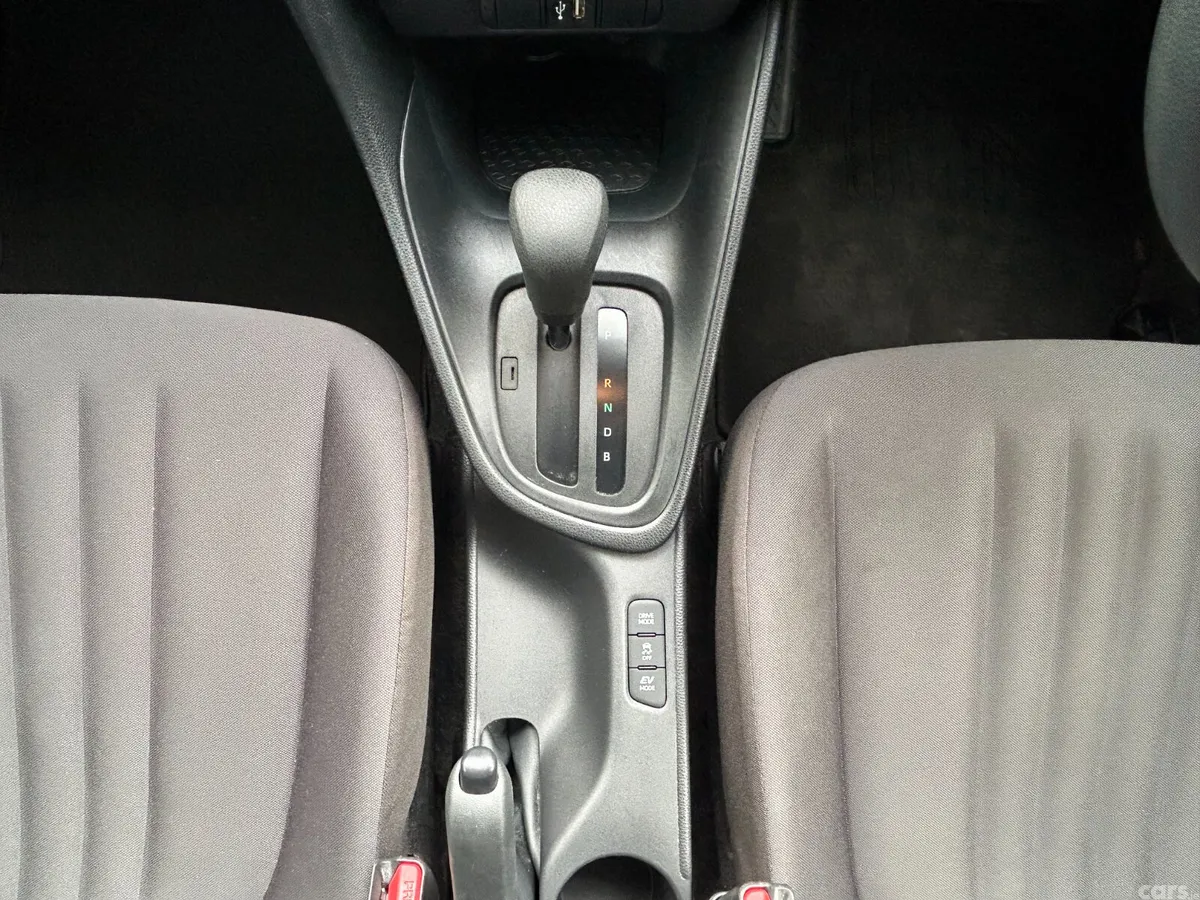 Toyota Yaris Hatchback, Petrol Hybrid, 2021, White
