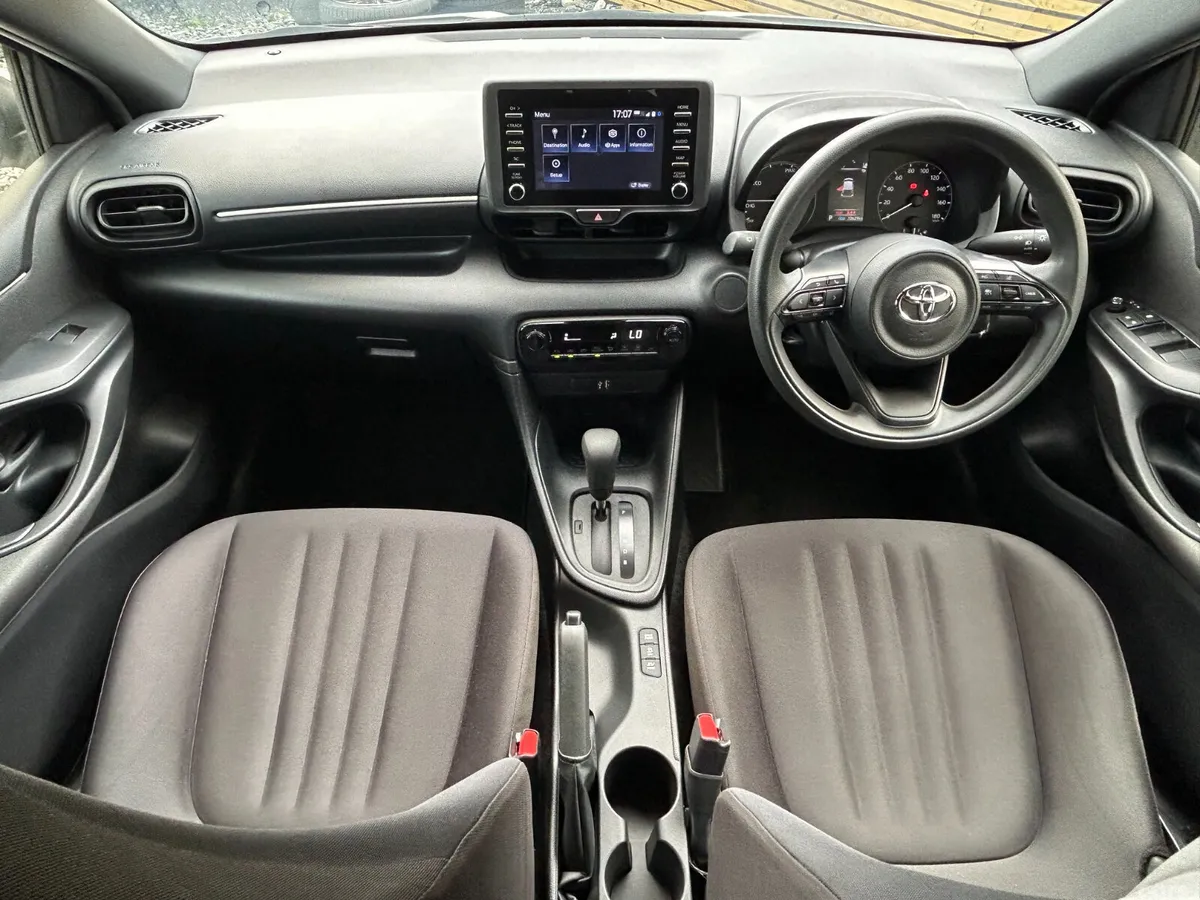 Toyota Yaris Hatchback, Petrol Hybrid, 2021, White