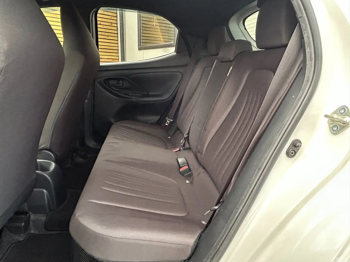Toyota Yaris Hatchback, Petrol Hybrid, 2021, White