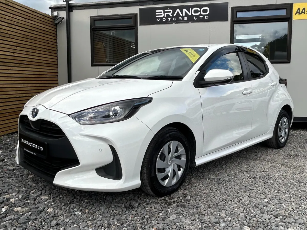 Toyota Yaris Hatchback, Petrol Hybrid, 2021, White