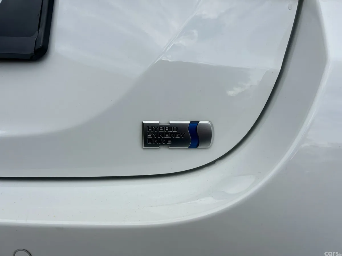 Toyota Yaris Hatchback, Petrol Hybrid, 2021, White