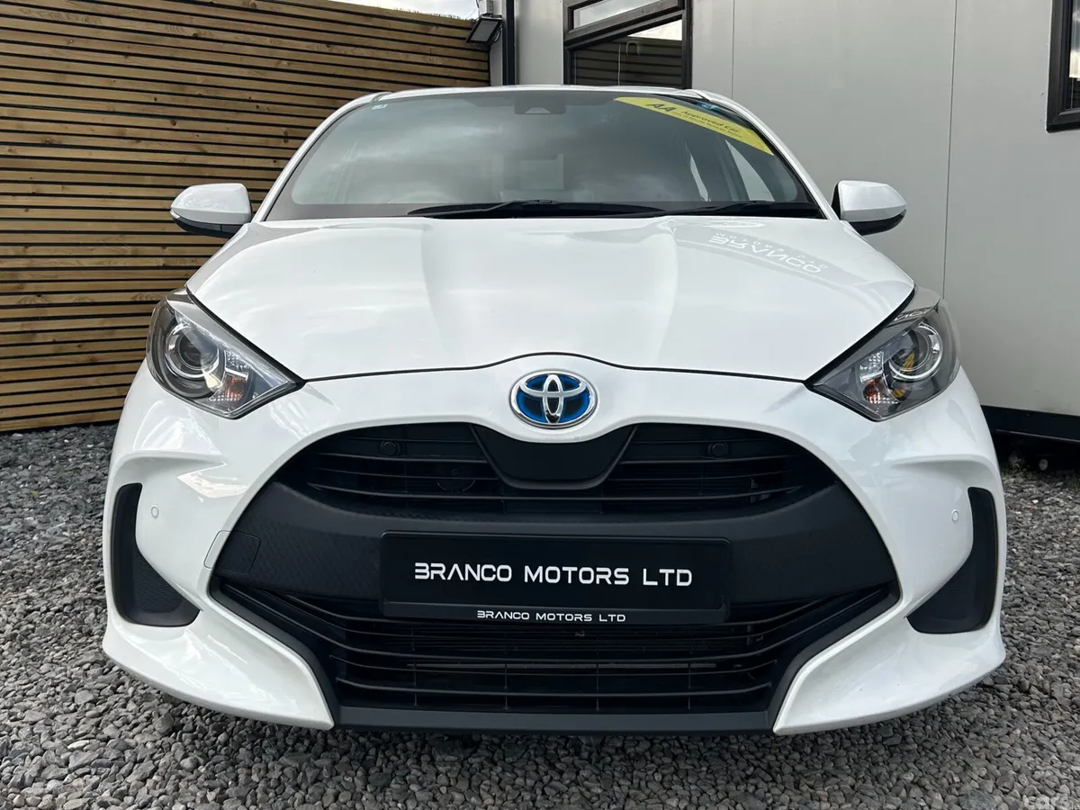 Toyota Yaris Hatchback, Petrol Hybrid, 2021, White