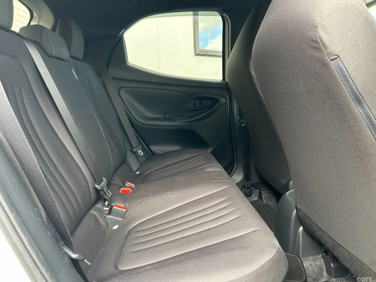 Toyota Yaris Hatchback, Petrol Hybrid, 2021, White