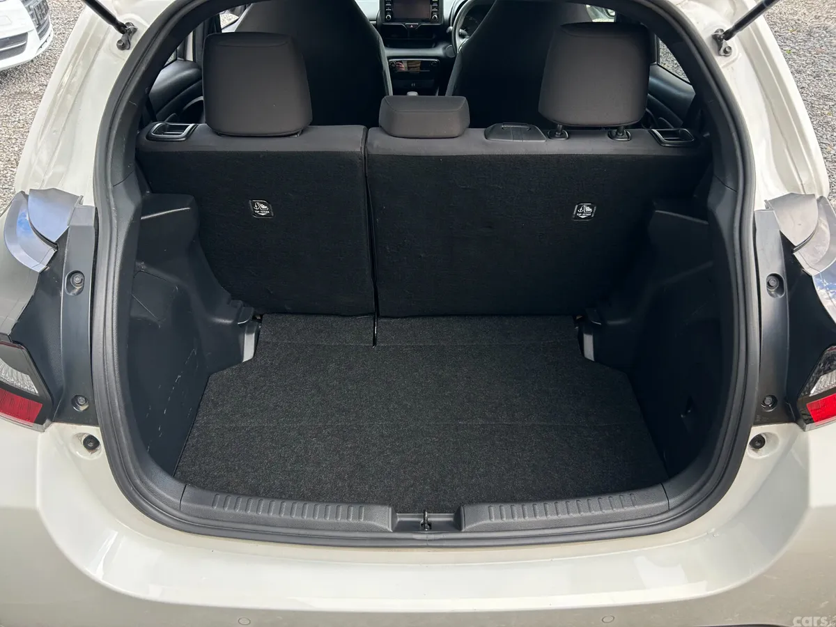 Toyota Yaris Hatchback, Petrol Hybrid, 2021, White