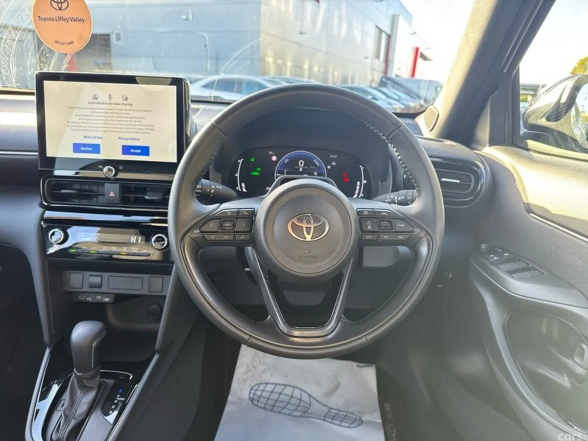 Toyota Yaris Cross Hatchback, Petrol Hybrid, 2026, Grey