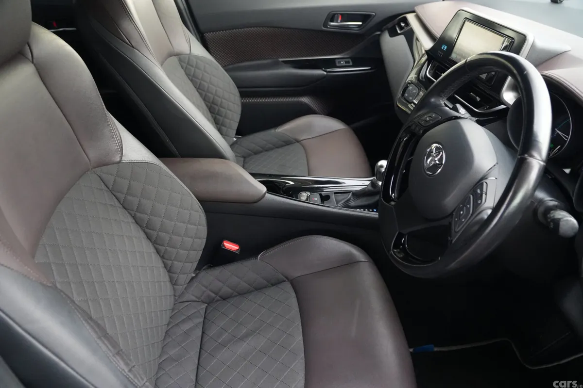 Toyota C-HR Hatchback, Petrol Hybrid, 2018, White