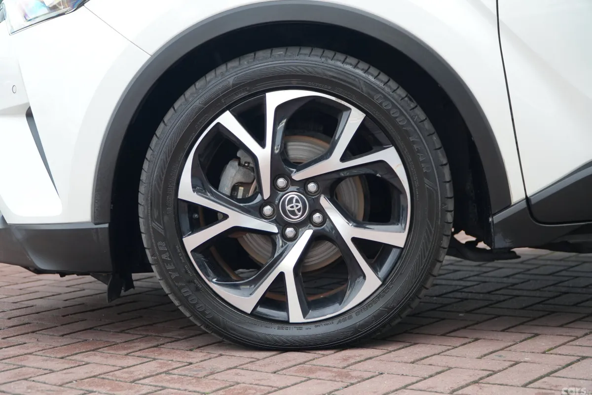 Toyota C-HR Hatchback, Petrol Hybrid, 2018, White