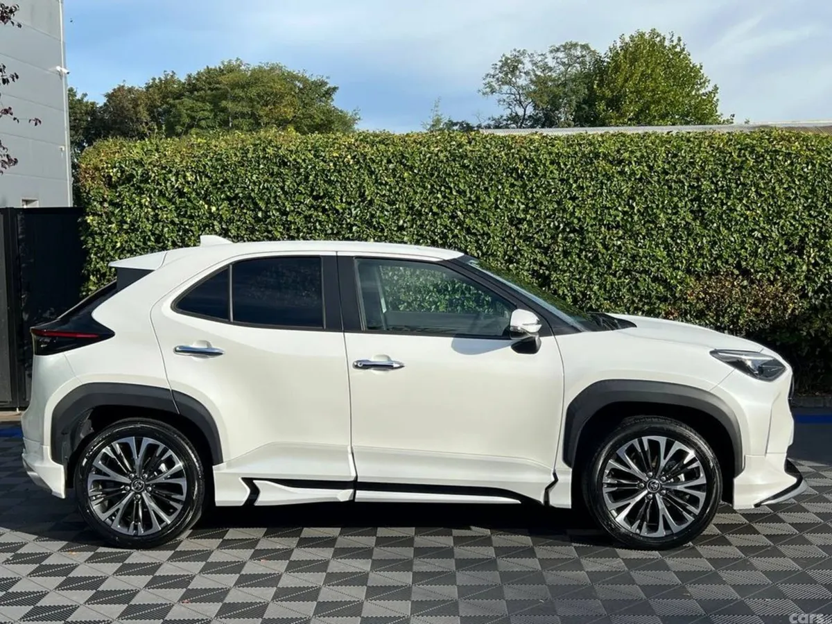 Toyota Yaris Cross Hatchback, Petrol Hybrid, 2022, White