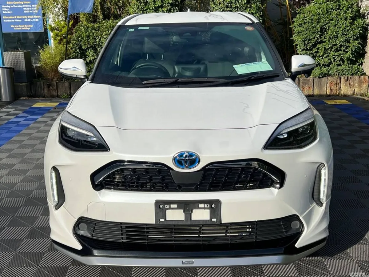 Toyota Yaris Cross Hatchback, Petrol Hybrid, 2022, White