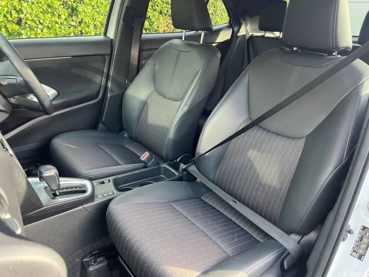 Toyota Yaris Cross Hatchback, Petrol Hybrid, 2022, White
