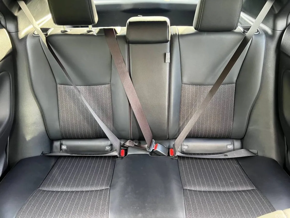 Toyota Yaris Cross Hatchback, Petrol Hybrid, 2022, White