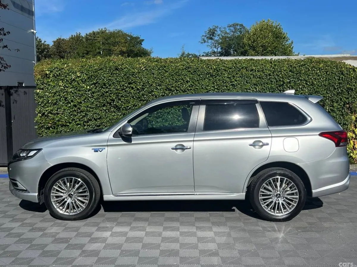 Mitsubishi Outlander SUV, Petrol Plug-in Hybrid, 2022, Silver