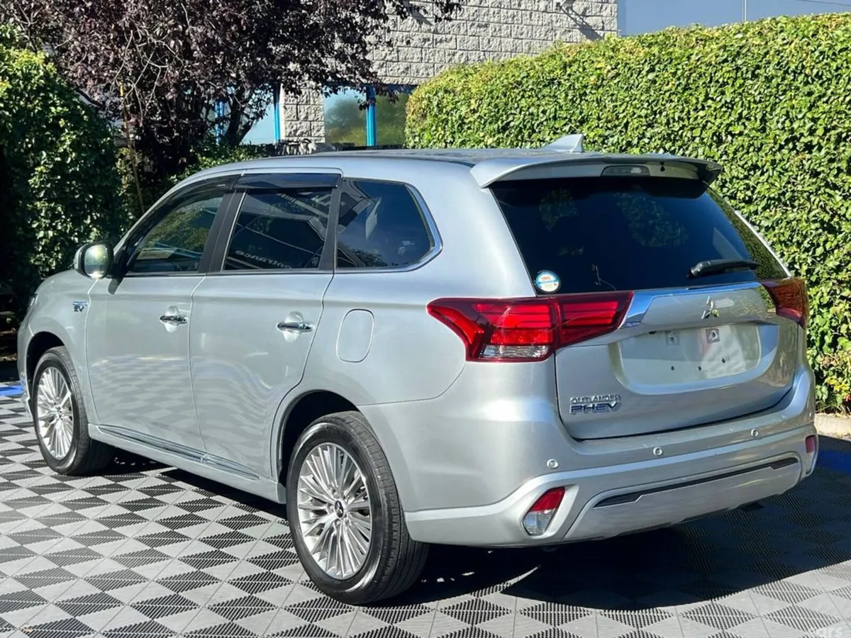 Mitsubishi Outlander SUV, Petrol Plug-in Hybrid, 2022, Silver