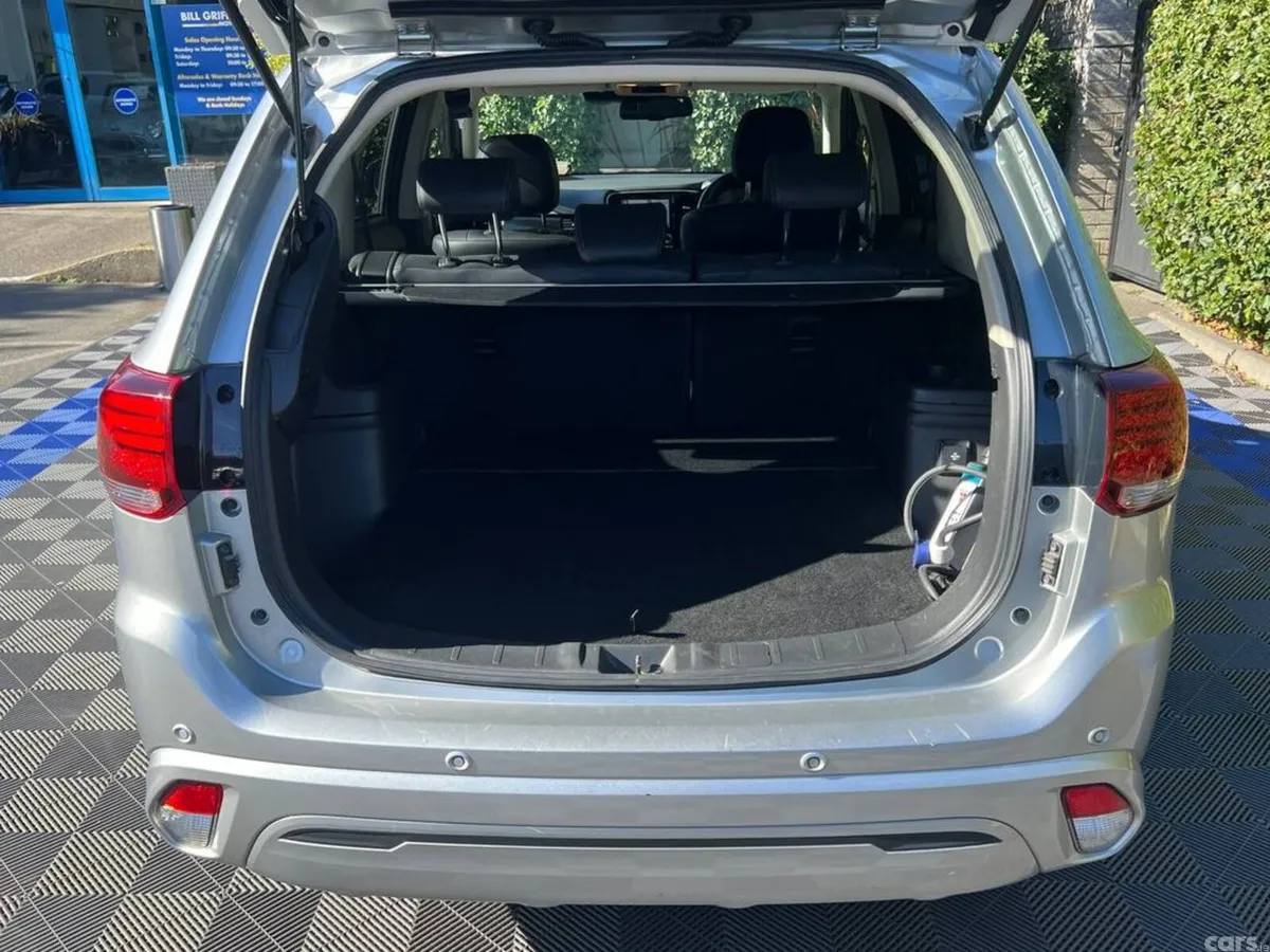 Mitsubishi Outlander SUV, Petrol Plug-in Hybrid, 2022, Silver