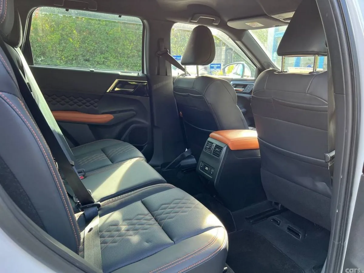 Mitsubishi Outlander SUV, Petrol Hybrid, 2022, White