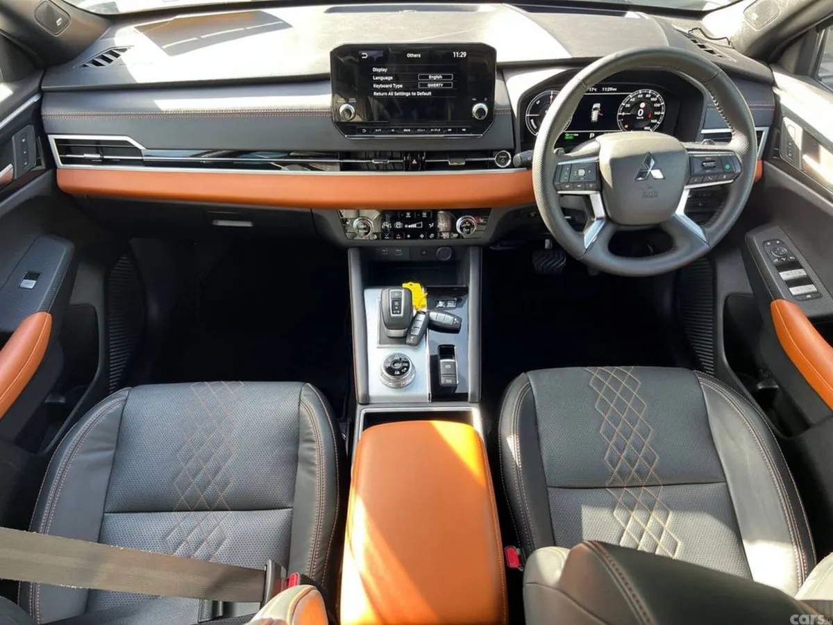 Mitsubishi Outlander SUV, Petrol Hybrid, 2022, White