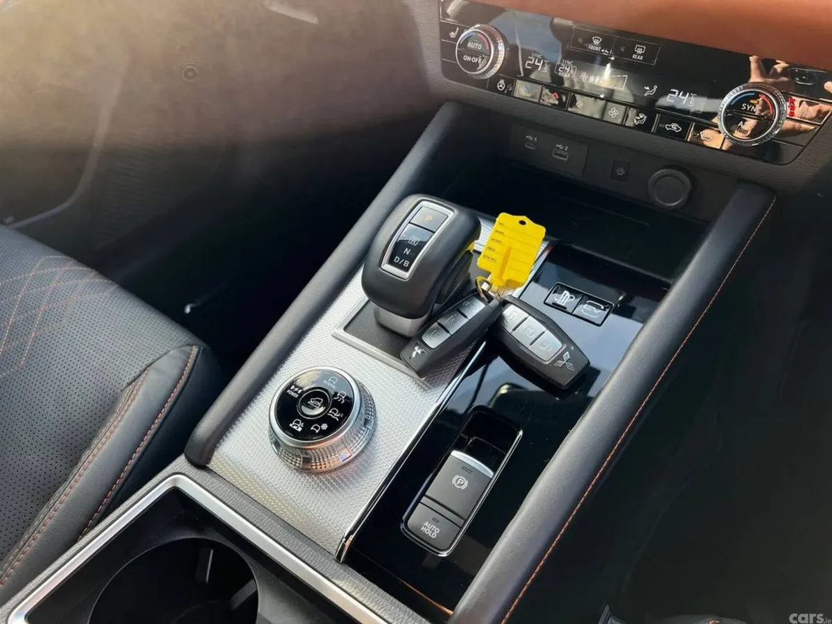 Mitsubishi Outlander SUV, Petrol Hybrid, 2022, White