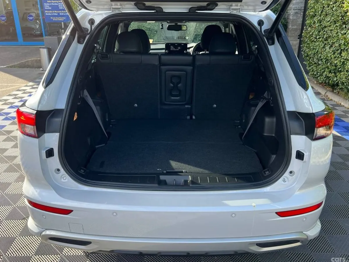 Mitsubishi Outlander SUV, Petrol Hybrid, 2022, White