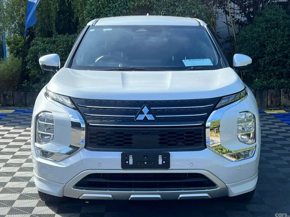 Mitsubishi Outlander SUV, Petrol Hybrid, 2022, White