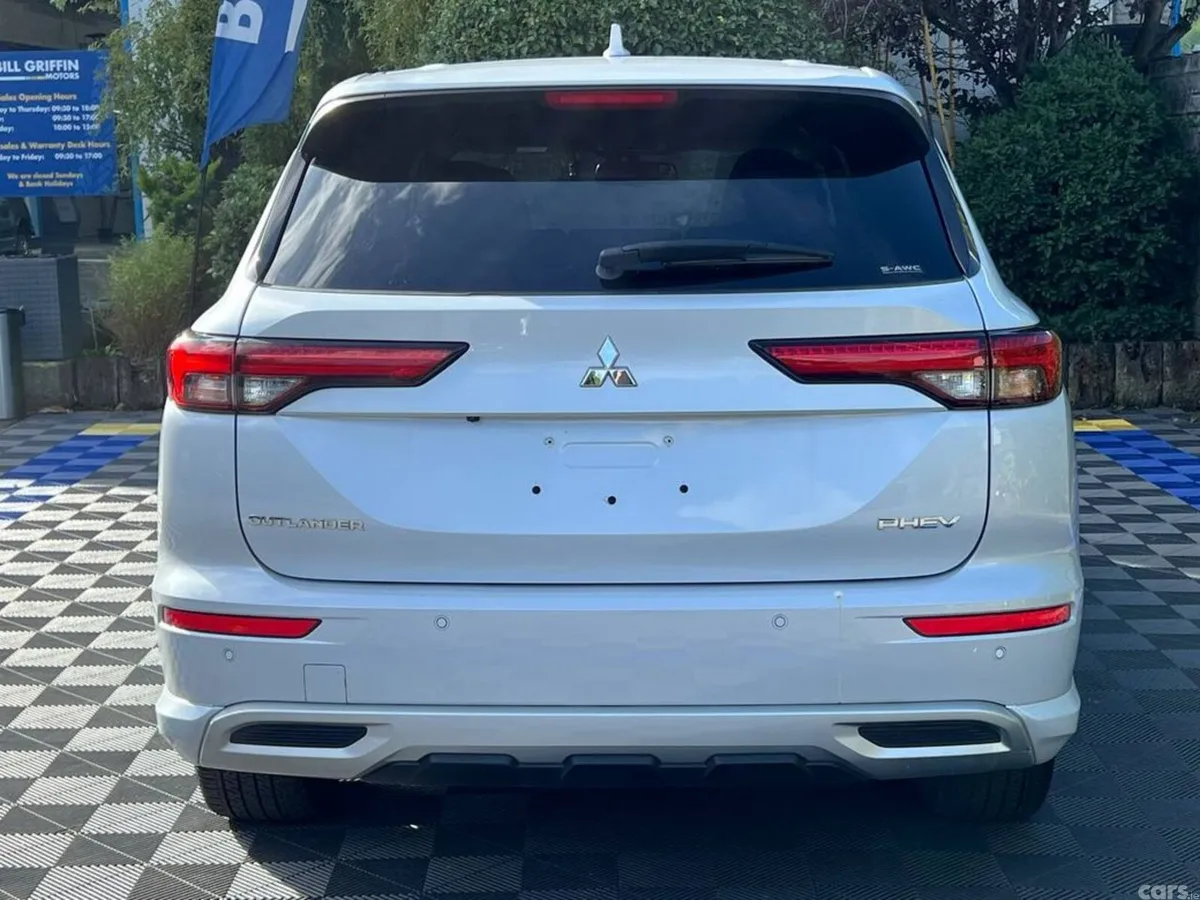 Mitsubishi Outlander SUV, Petrol Hybrid, 2022, White
