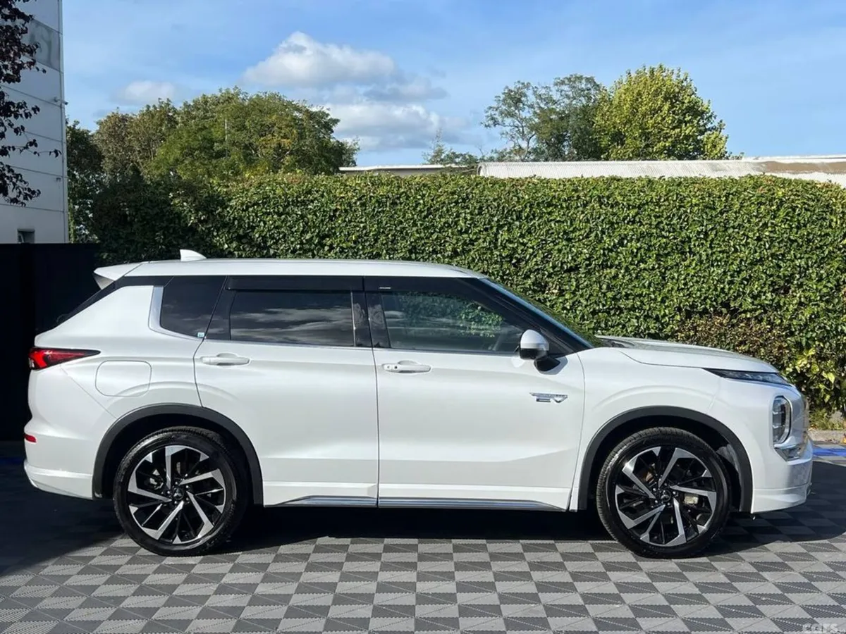 Mitsubishi Outlander SUV, Petrol Hybrid, 2022, White