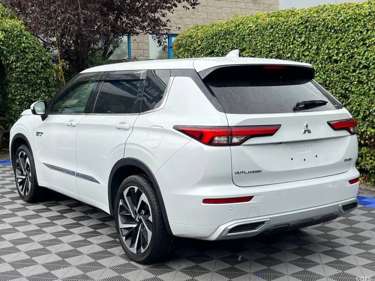 Mitsubishi Outlander SUV, Petrol Hybrid, 2022, White