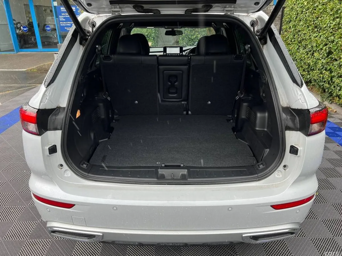 Mitsubishi Outlander SUV, Petrol Hybrid, 2022, White