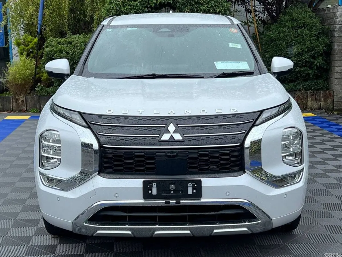 Mitsubishi Outlander SUV, Petrol Hybrid, 2022, White
