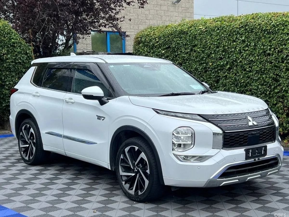 Mitsubishi Outlander SUV, Petrol Hybrid, 2022, White